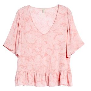 Hinge Blouse with Ruffle Hem